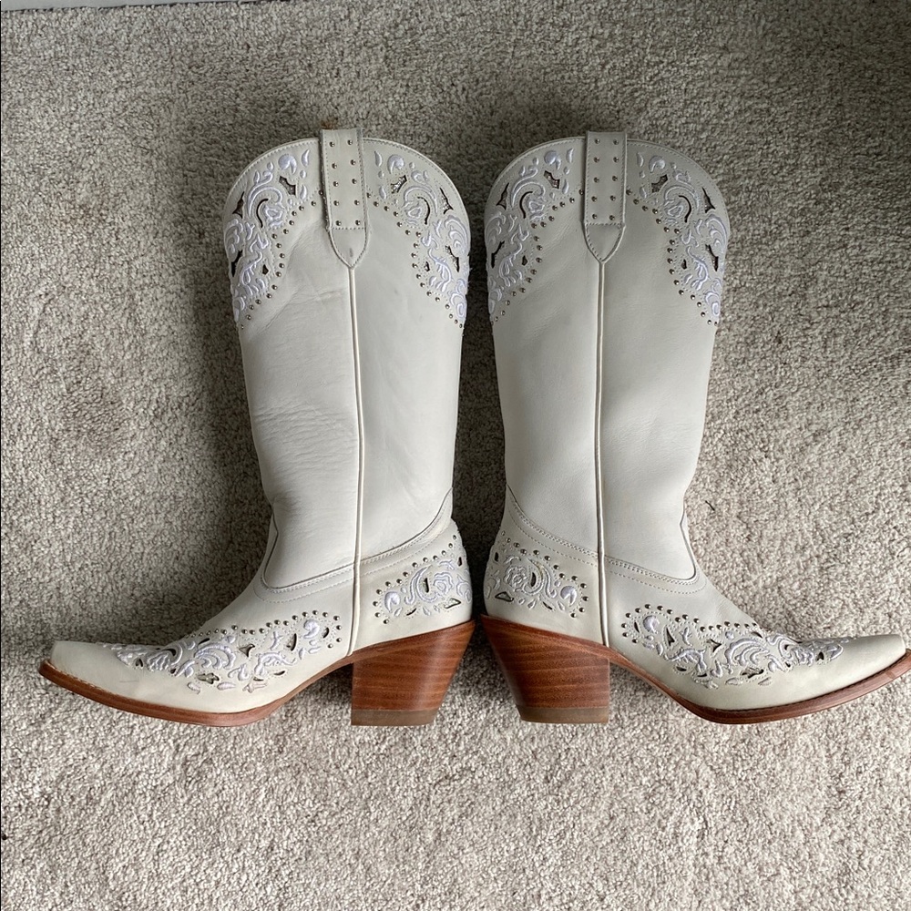 Shyanne White Embellished Danitza Western Boots - Snip Toe - Picture 8 of 11